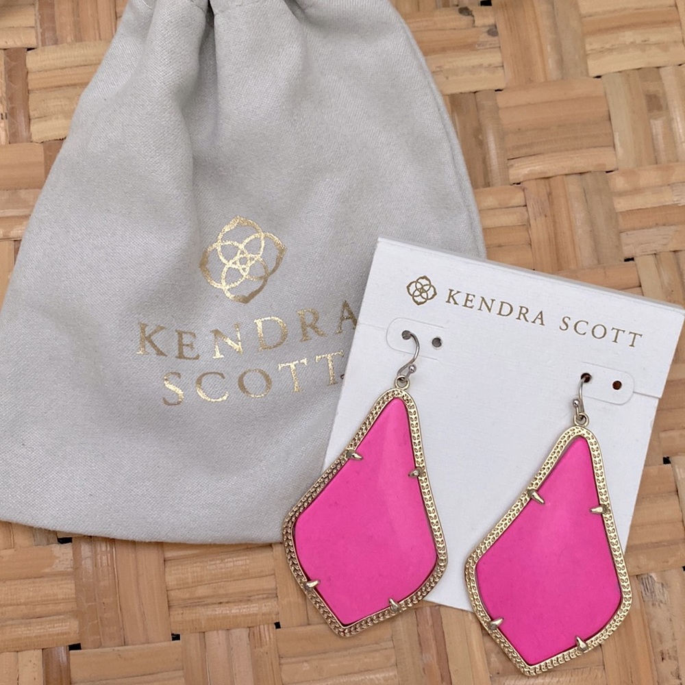 Kendra Scott Alex Gold Drop Earrings in Magenta